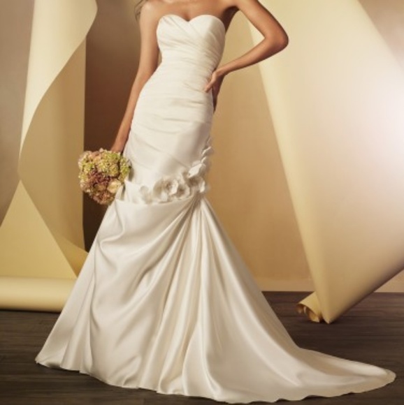 Alfred Angelo Wedding Dress - Picture 3 of 8